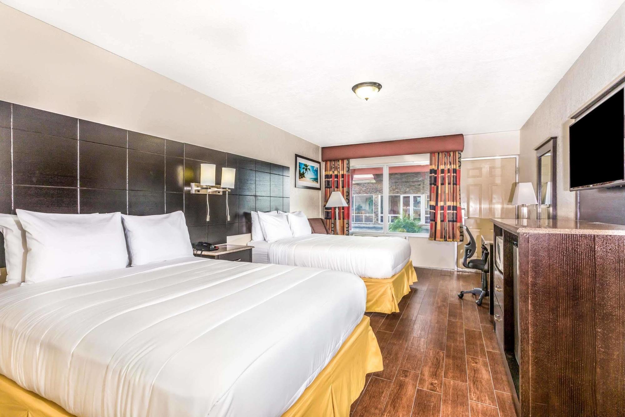 Econo Lodge Inn & Suites Florida City Buitenkant foto