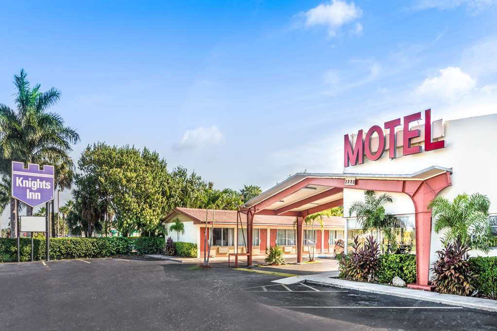 Econo Lodge Inn & Suites Florida City Buitenkant foto